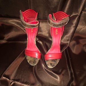 Women’s tan and red snakeskin heel. Size US 8.